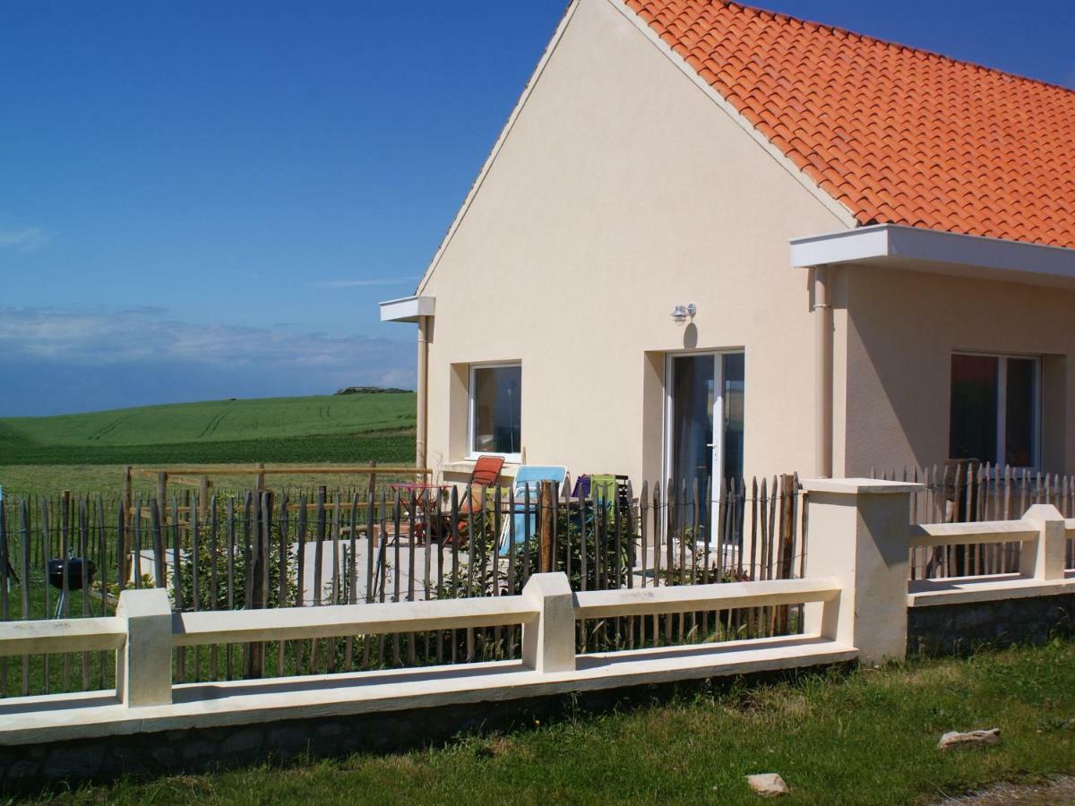 Wonderful Holiday Home In Audinghen With Garden Exterior foto